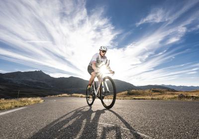 Cycliste sur le col de la Bonette - Cycliste sur le col de la Bonette