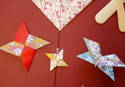 Fabrication de guirlandes en origami EMBRUN - Fabrication de guirlandes en origami EMBRUN
