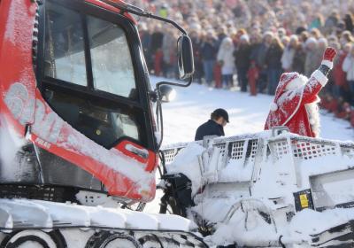 Le traîneau futuriste du Père Noël - Le Sauze - Le Père Noël sur sa dameuse