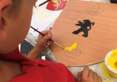 Atelier 6 - 12 ans : A vos boucliers chevaliers_Château-Ville-Vieille - Atelier 6 - 12 ans : A vos boucliers chevaliers_Château-Ville-Vieille