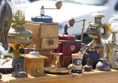 Vide grenier dans la rue basse_Seyne - Vide grenier