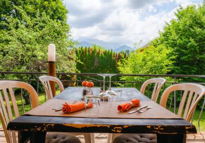 Restaurant Le "Vieux Tilleul", La table - La terrasse en été