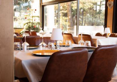 Restaurant Au Coeur de l'Adoux - Salle décoration chaleureuse