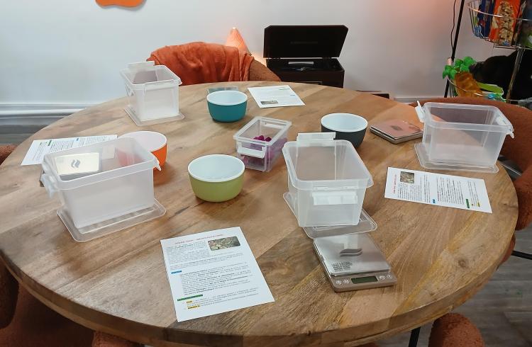 Christine Bonnat, cueilleuse-herboriste - préparation atelier d'herboristerie