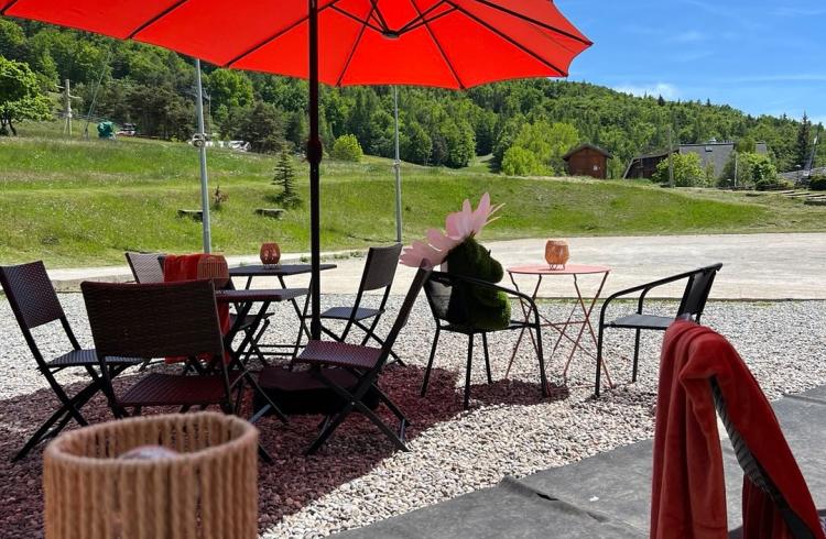 Nathalie Moyne Café des Arts Montclar_Montclar - Terrasse café des arts