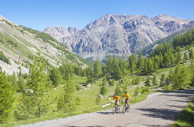 Col de la Cayolle à vélo - Cyclistes sur le col de la Cayolle