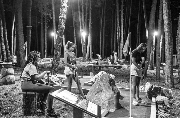 World_mini_golf_Montclar - Mini golf nocturne