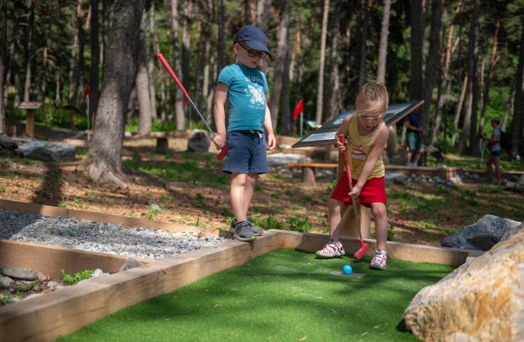World_mini_golf_Montclar - activité enfant Montclar