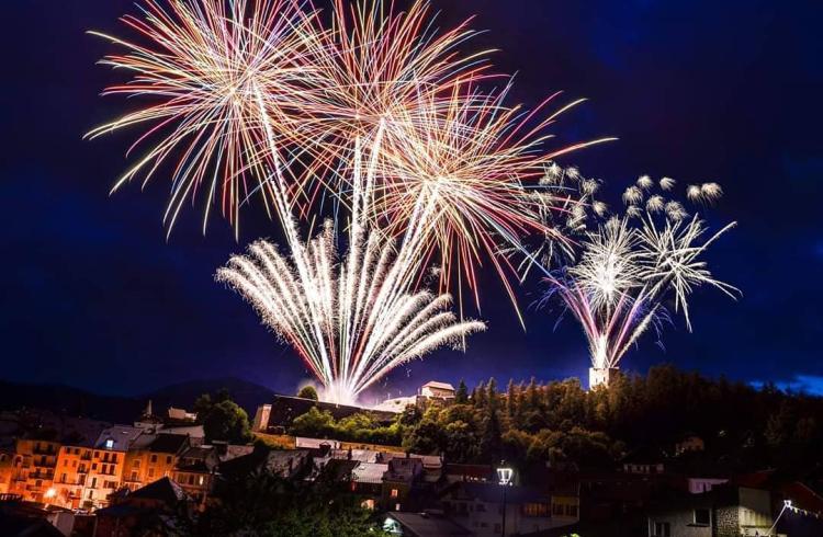 Feu d'artifice à Seyne - Feu d'artifice tiré du fort Vauban