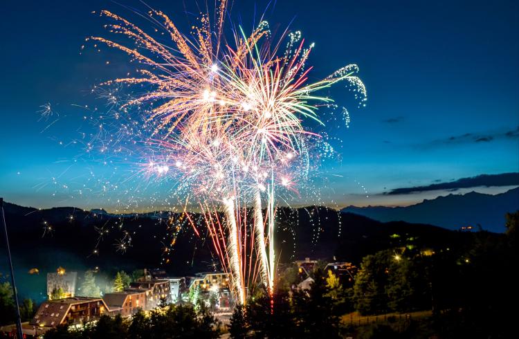 Feu d'artifice à la station de Montclar_Montclar - Feu d'artifice à la station de Montclar