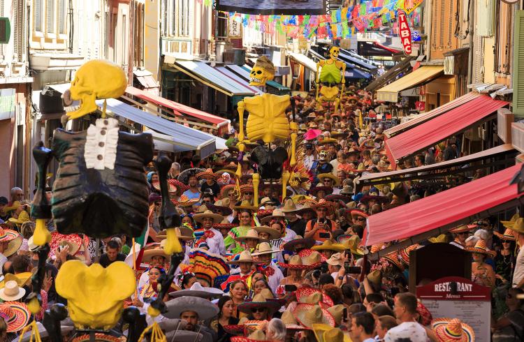 Grand défilé des sombreros - Fêtes Latino-Mexicaines de Barcelonnette - Grand défilé des sombreros de Barcelonnette
