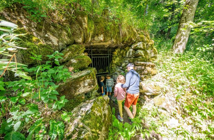Les petits explorateurs et les légendes de la Fontaine de l'Ours_Crots - Les petits explorateurs et les légendes de la Fontaine de l'Ours_Crots