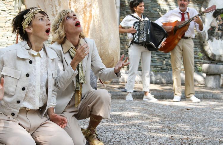 Théâtre en plein air : "Tombés du Ciel"_Barcelonnette
