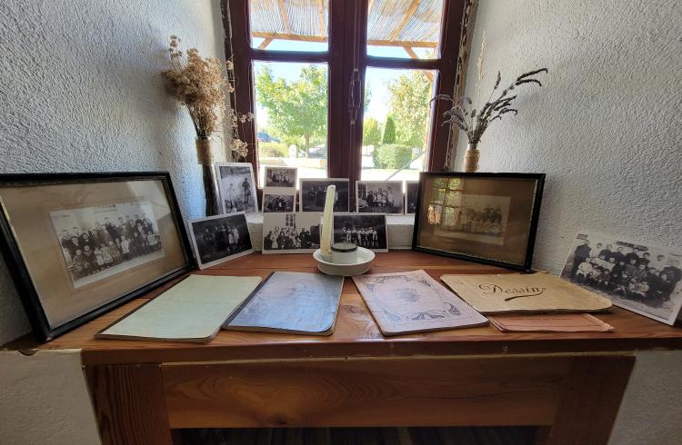 Dictée à l'ancienne école du village PONTIS - Dictée à l'ancienne école du village PONTIS