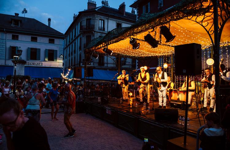 Concert à Barcelonnette - Concert sur la place Manuel