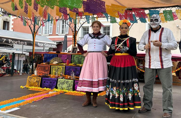 Inauguration de l’autel des morts participatif - Barcelonnette - Autel des morts participatif Inauguration de l’autel des morts participatif - Barcelonnette - Autel des morts participatif