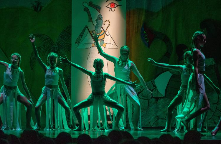 Spectacle de fin d'année de l'association Mouv and Fit' - Barcelonnette - Spectacle de fin d'année de l'association Mouv and Fit'