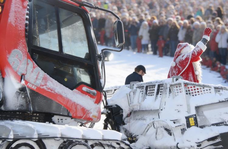 Le traîneau futuriste du Père Noël - Le Sauze - Le Père Noël sur sa dameuse