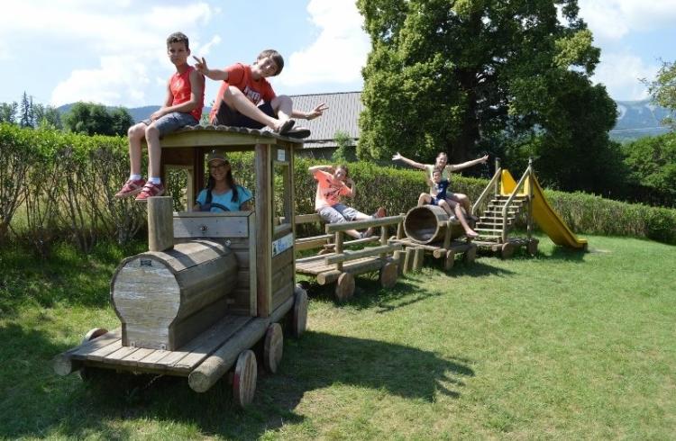 Camping Les Prairies - aire de jeux
