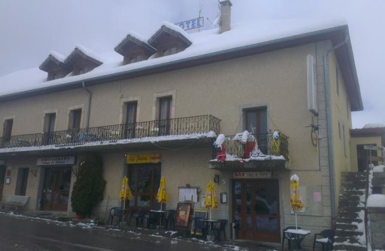 Hôtel-Restaurant Chez Le Poète - Extérieur