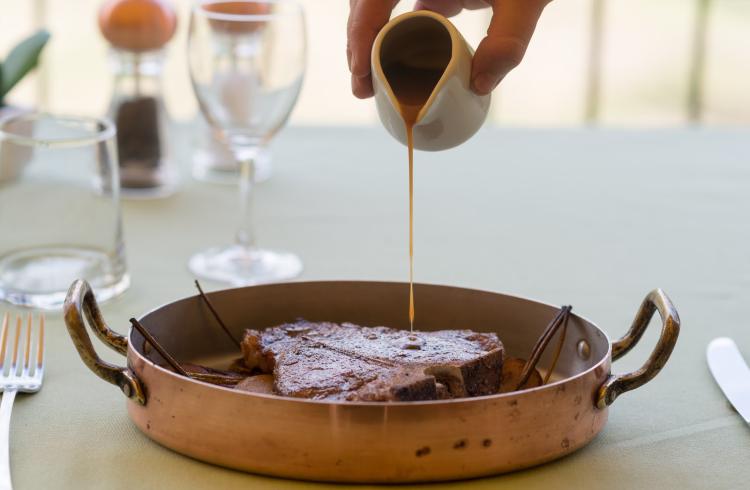 Restaurant Le "Vieux Tilleul", La table - Le Veau flambé au génépi