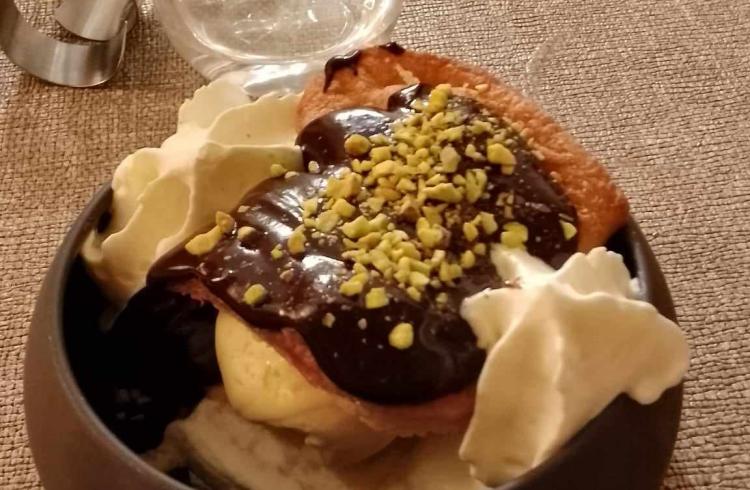 RestaurantLe "Vieux Tilleul", La table - La madeleine de Pascale comme une profiterole