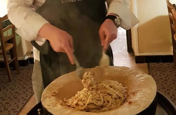 Restaurant Le "Vieux Tilleul", La table - Tagliatelles dans la meule de parmesan
