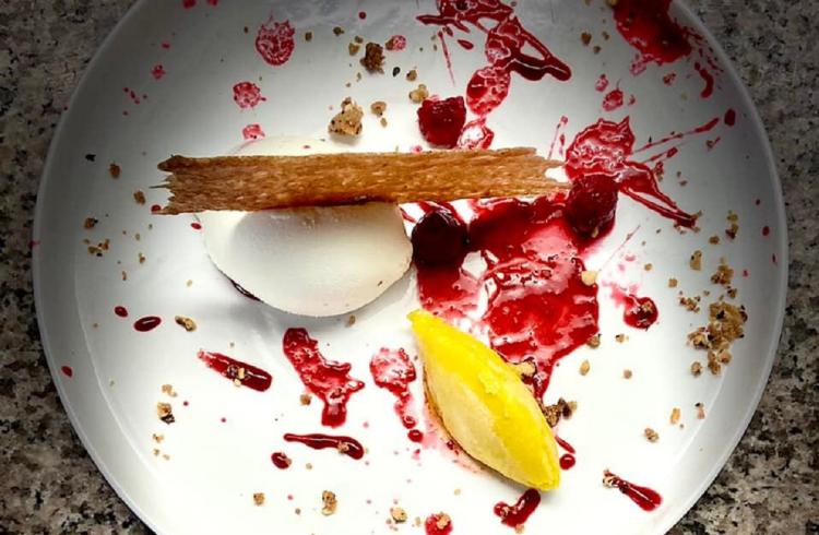 Le_Sel_au_nez - Entremet chocolat blanc insert framboise tuile de framboise