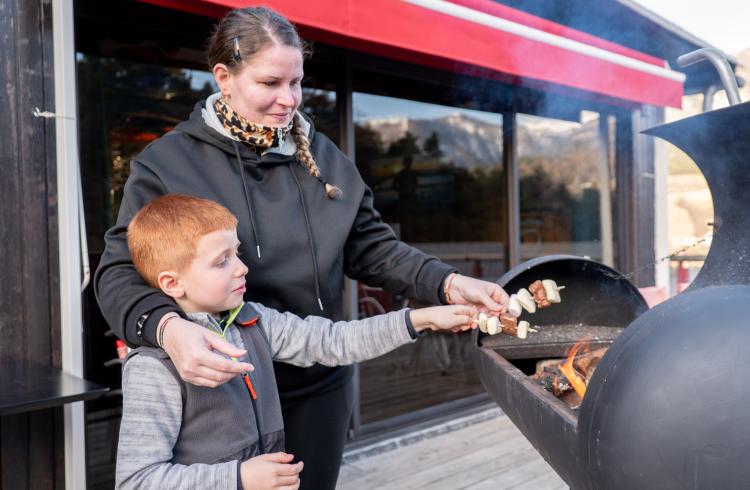 Bar Pub Restaurant Le Chalet - Barbecue en terrasse
