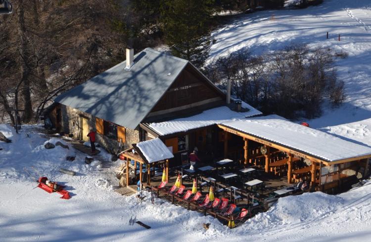 Restaurant Les Clapeiries - Vu du télésiège en hiver