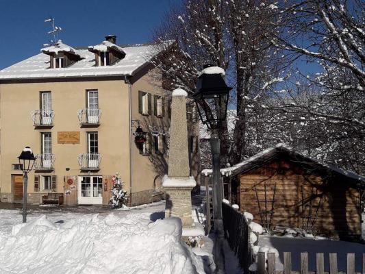 L'auberge Montagnarde vue de l'extérieure en hiver